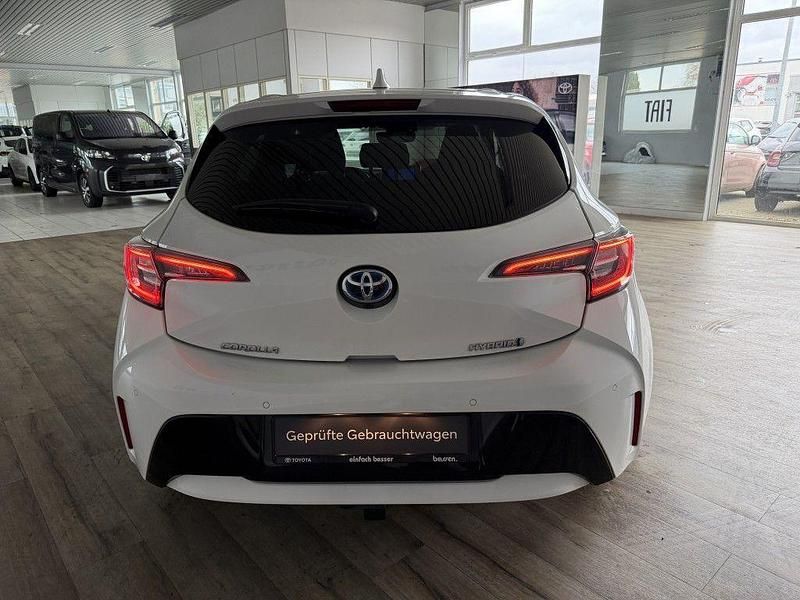 Gebraucht Toyota Corolla Team 122 PS (89 kW) 2022 Schneeweiß Limousine