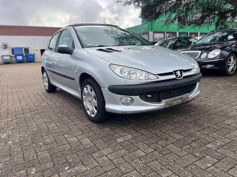 Silber Gebraucht 2006 Peugeot 206 Limousine | 3.300 € (Fairer Preis) - Bild 1/4