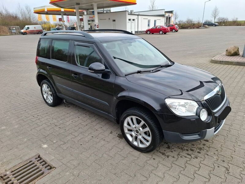 Schwarz Gebraucht 2013 Skoda Yeti Plus Edition SUV | 11.950 € (Fairer Preis) - Bild 1/4