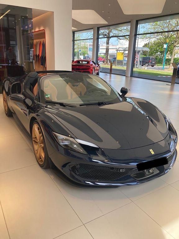 Gebraucht Ferrari 296 829 PS (609 kW) 2024 Blau Cabrio