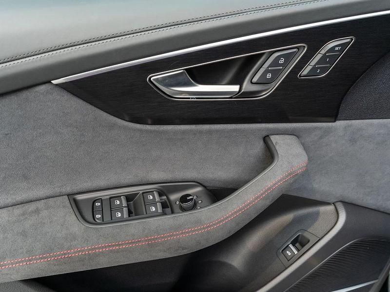 Neu Audi RS Q8 Performance 640 PS (470 kW) 2025 Mythosschwarz metallic SUV