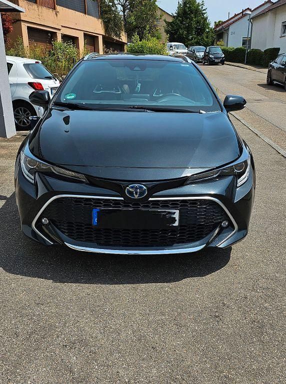 Schwarz Gebraucht 2019 Toyota Corolla Edition Kombi | 27.300 € (Teuer) - Bild 1/4