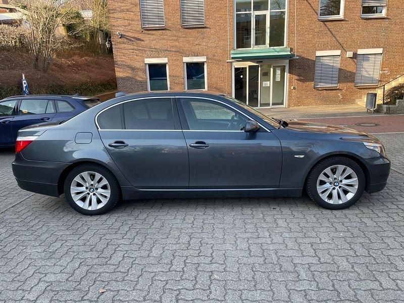 Gebraucht BMW 520 177 PS (130 kW) 2008 Grau Limousine