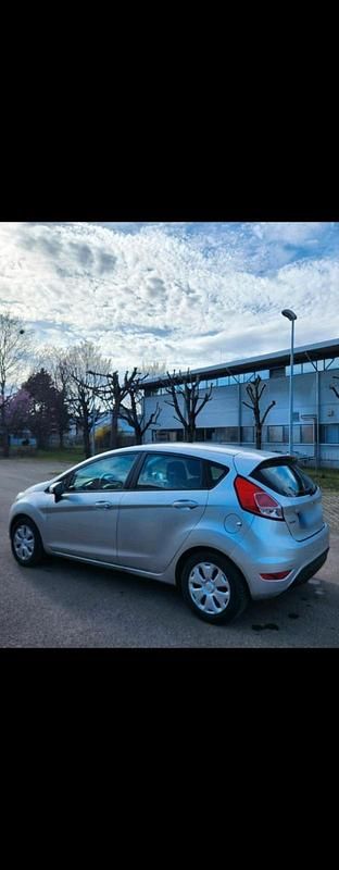 Gebraucht Ford Fiesta Titanium 95 PS (69 kW) 2013 Silber Kleinwagen