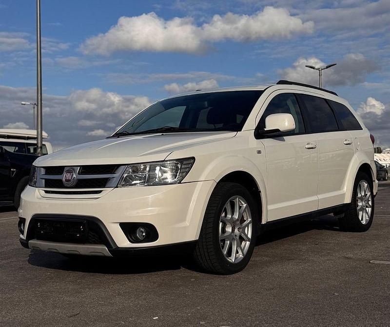 Weiß Gebraucht 2011 Fiat Freemont SUV | 8.500 € (Fairer Preis) - Bild 1/4