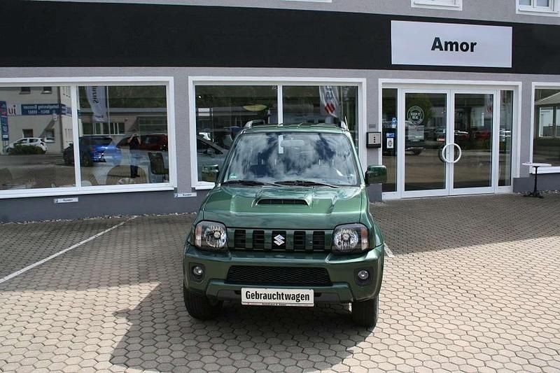 Groove green metallic Gebraucht 2014 Suzuki Jimny Comfort SUV | 15.990 € (Teuer) - Bild 1/4