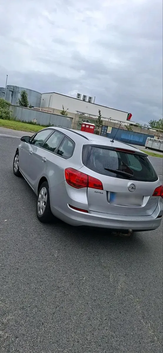 Gebraucht Opel Astra 109 PS (80 kW) 2012 Silber Kombi