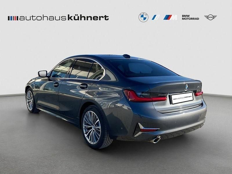 Gebraucht BMW 330e Luxury Line 292 PS (214 kW) 2021 Mineralgrau metallic Limousine