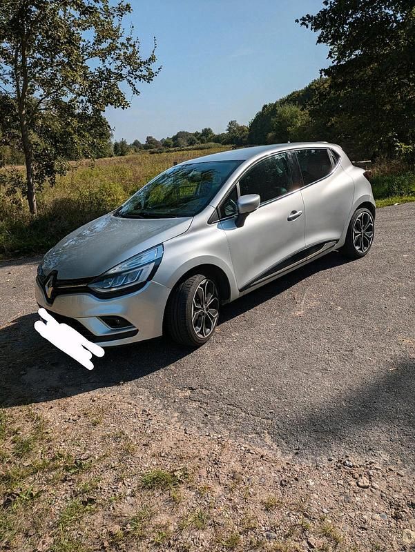 Grau Gebraucht 2018 Renault Clio IV Intens Kleinwagen | 13.200 € (Fairer Preis) - Bild 1/4