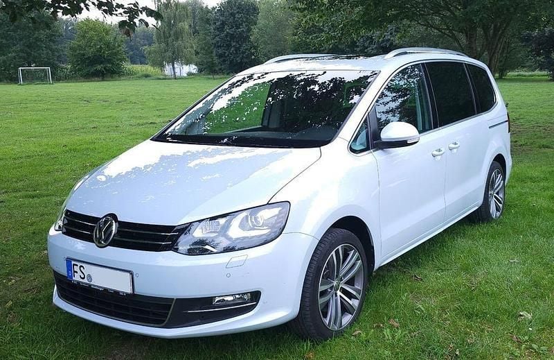 Weiß Gebraucht 2017 VW Sharan Highline Van / Kleinbus | 24.900 € (Guter Preis) - Bild 1/4