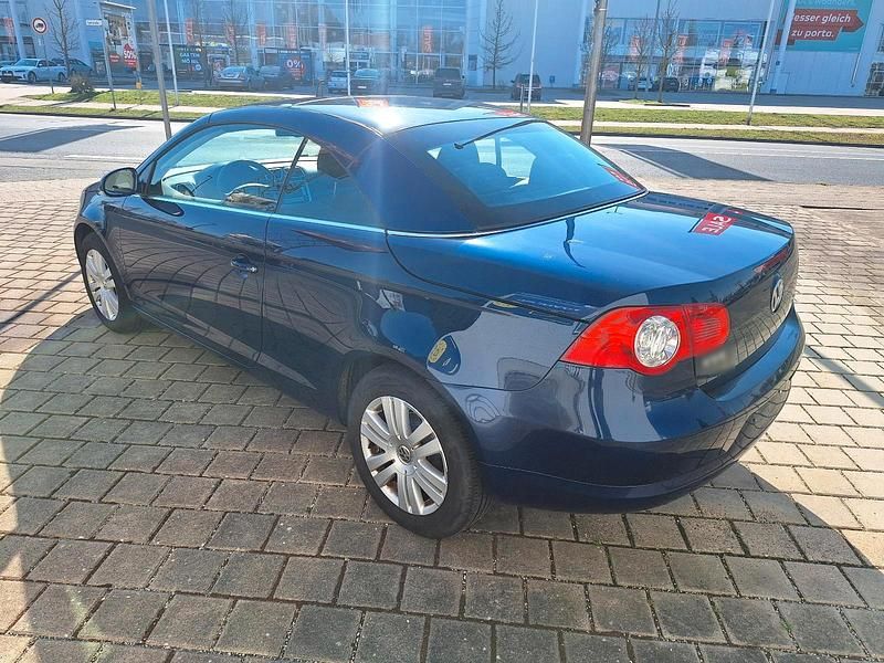 Gebraucht VW Eos 140 PS (102 kW) 2006 Blau Cabrio