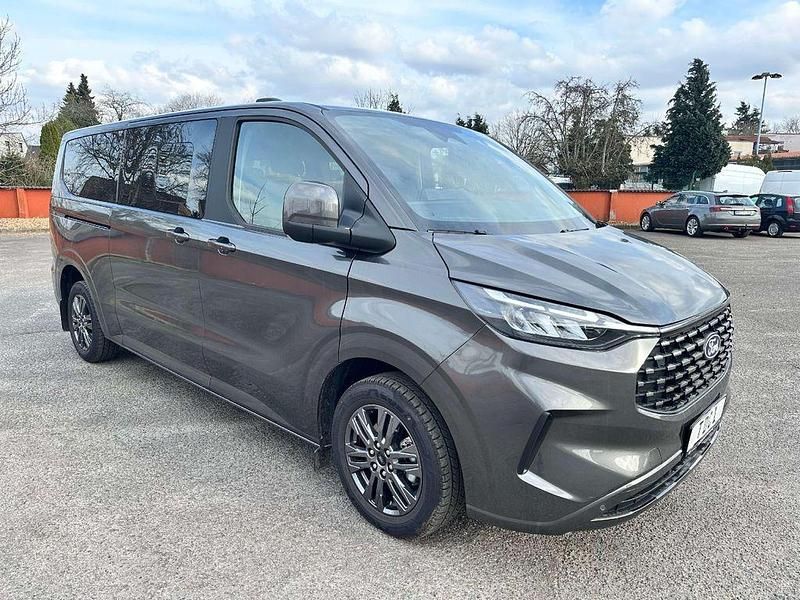 Gebraucht Ford Tourneo Titanium 136 PS (100 kW) 2025 Magneticgrau Van / Kleinbus
