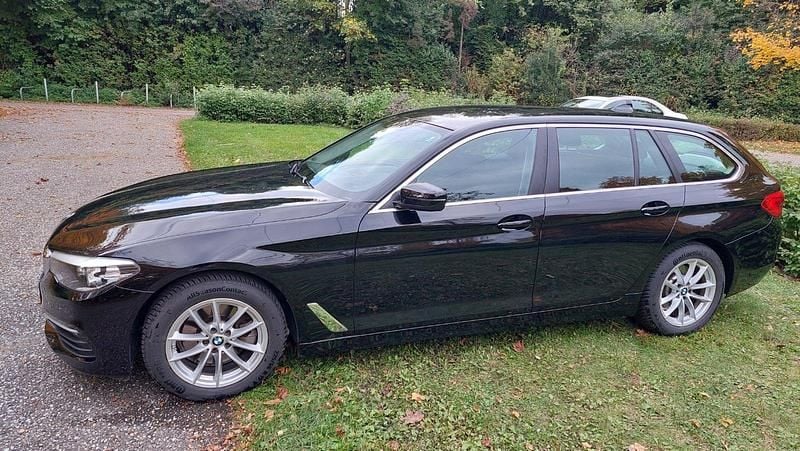 Schwarz Gebraucht 2019 BMW 520 Kombi | 22.900 € (Superpreis) - Bild 1/4