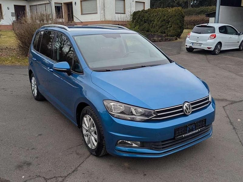 Caribbean blue Gebraucht 2016 VW Touran Comfortline Van / Kleinbus | 11.890 € (Fairer Preis) - Bild 1/4