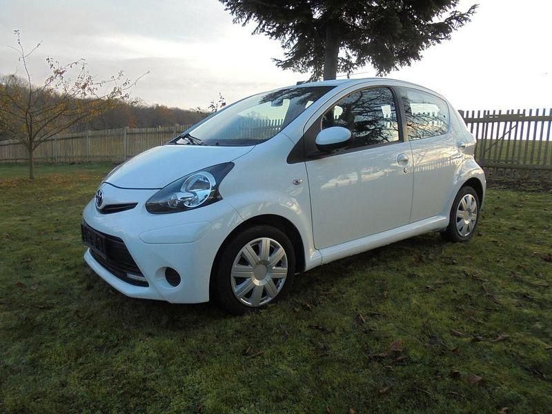 Gebraucht 2013 Toyota Aygo Kleinwagen | 2.590 € (Guter Preis) - Bild 1/4