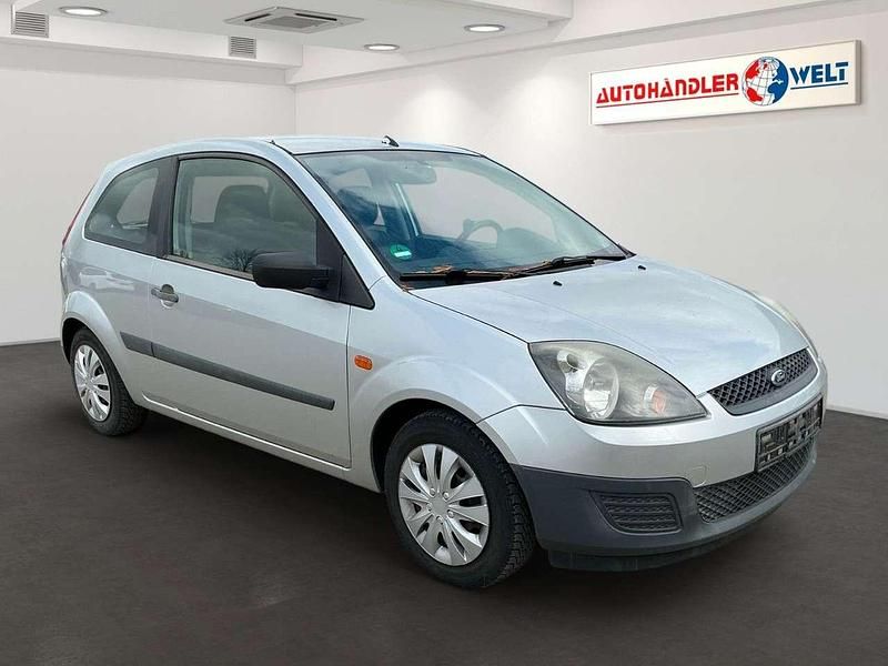 Gebraucht Ford Fiesta Ambiente 60 PS (44 kW) 2006 Silber Kleinwagen