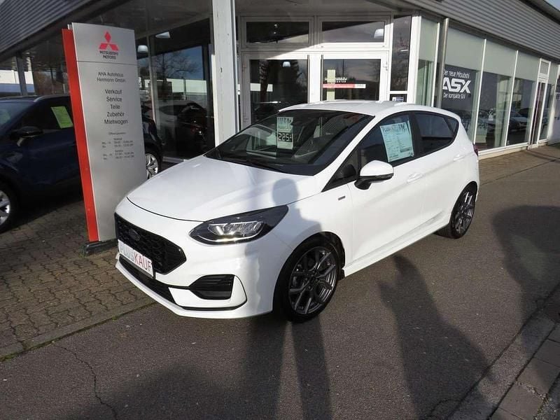 Frostweiß Gebraucht 2022 Ford Fiesta ST-Line Limousine | 16.490 € (Fairer Preis) - Bild 1/4