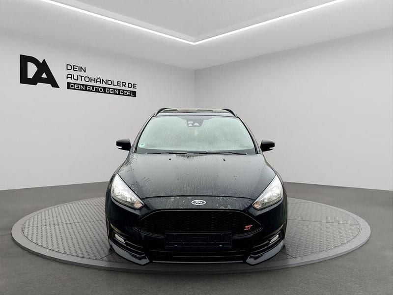Schwarz Gebraucht 2016 Ford Focus ST Limousine | 8.990 € (Superpreis) - Bild 1/4