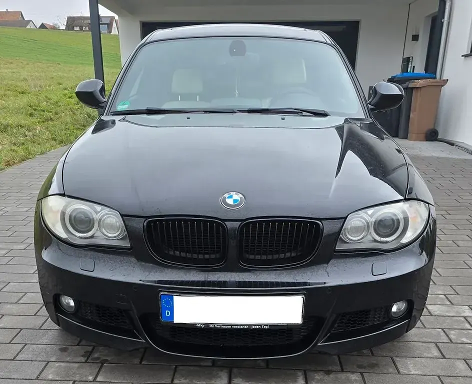 Gebraucht BMW 123 Performance 204 PS (150 kW) 2010 Schwarz Kleinwagen