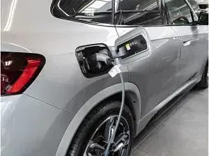 Gebraucht BMW iX1 230 kW (313 PS) 2024 Silber (spacesilber) SUV