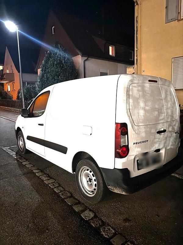 Weiß Gebraucht 2016 Peugeot Partner Van / Kleinbus | 6.200 € (Fairer Preis) - Bild 1/4