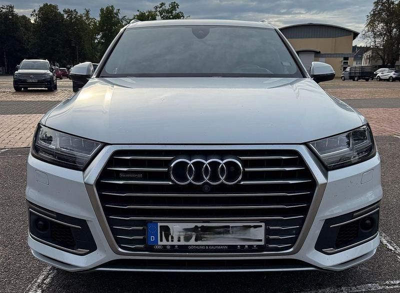 Weiß Gebraucht 2017 Audi Q7 Ambiente SUV | 36.200 € (Superpreis) - Bild 1/4