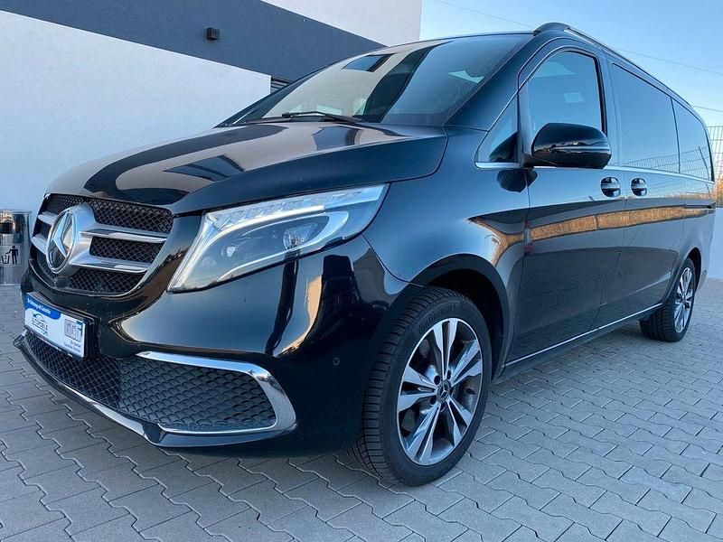 Schwarz Gebraucht 2019 Mercedes V300 Avantgarde Edition Van / Kleinbus | 49.600 € (Fairer Preis) - Bild 1/4