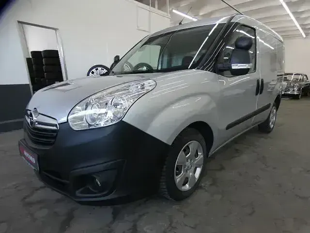 Gebraucht Opel Combo Edition 105 PS (77 kW) 2016 Silber Van / Kleinbus
