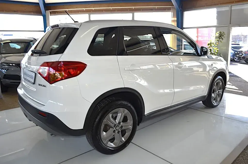 Gebraucht Suzuki Vitara Club 120 PS (88 kW) 2018 Weiß SUV