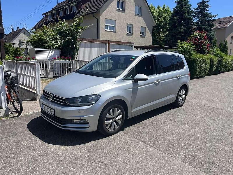 Silber Gebraucht 2016 VW Touran Van / Kleinbus | 7.699 € - Bild 1/4