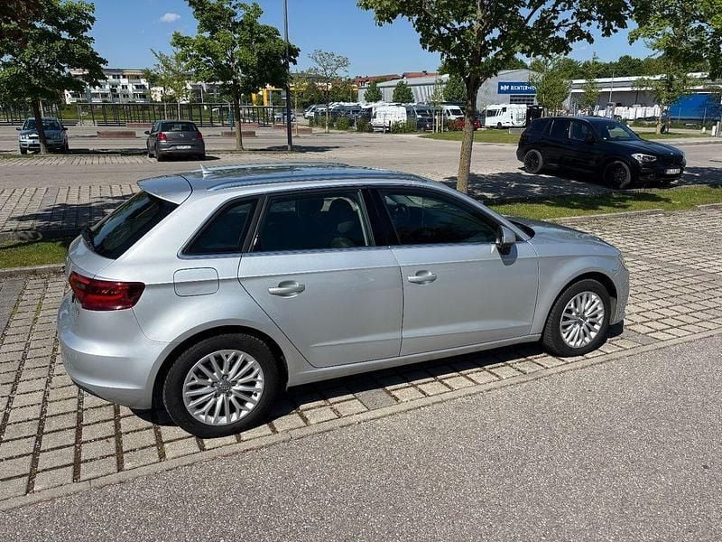 Gebraucht Audi A3 Attraction 122 PS (89 kW) 2013 Silber Limousine