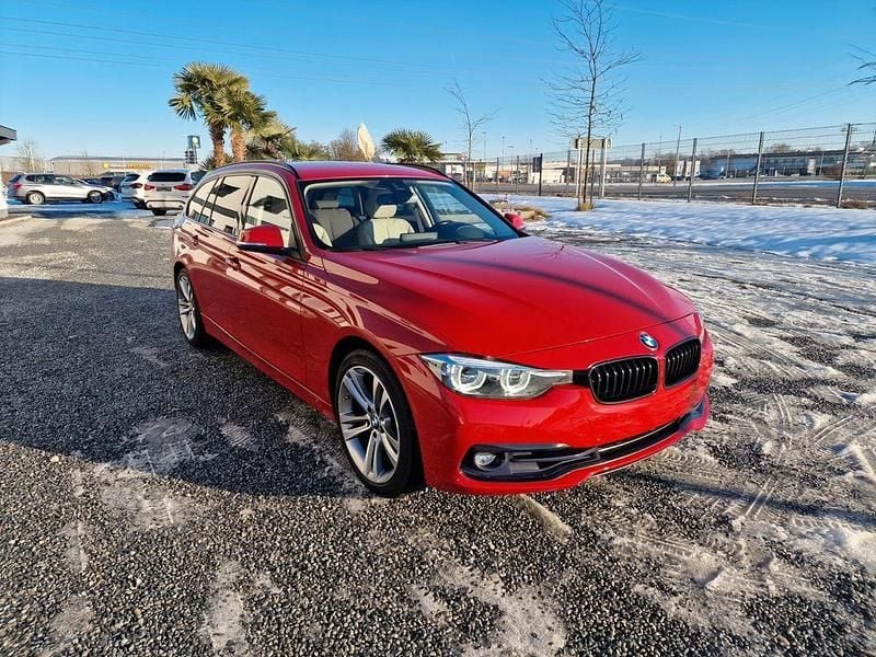 Gebraucht BMW 330 Sport Line 252 PS (185 kW) 2019 Melbournerot metallic Kombi