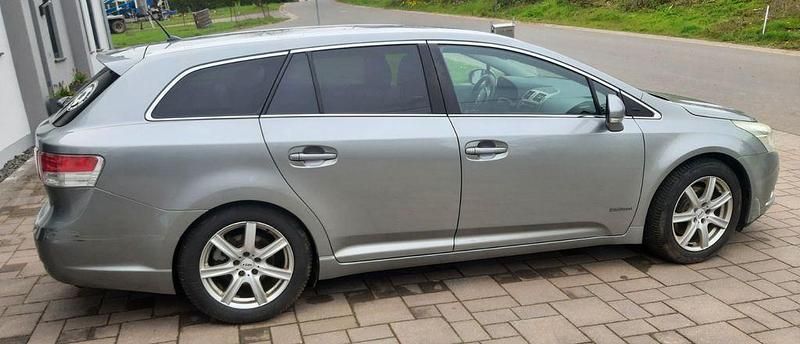 Gebraucht Toyota Avensis Executive 150 PS (110 kW) 2011 Silber Kombi