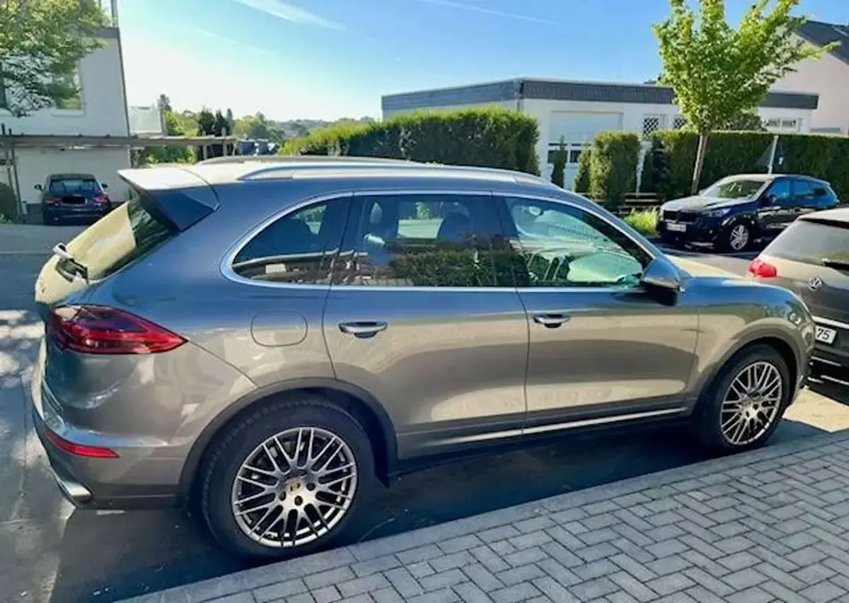 Gebraucht Porsche Cayenne 262 PS (192 kW) 2016 Grau SUV
