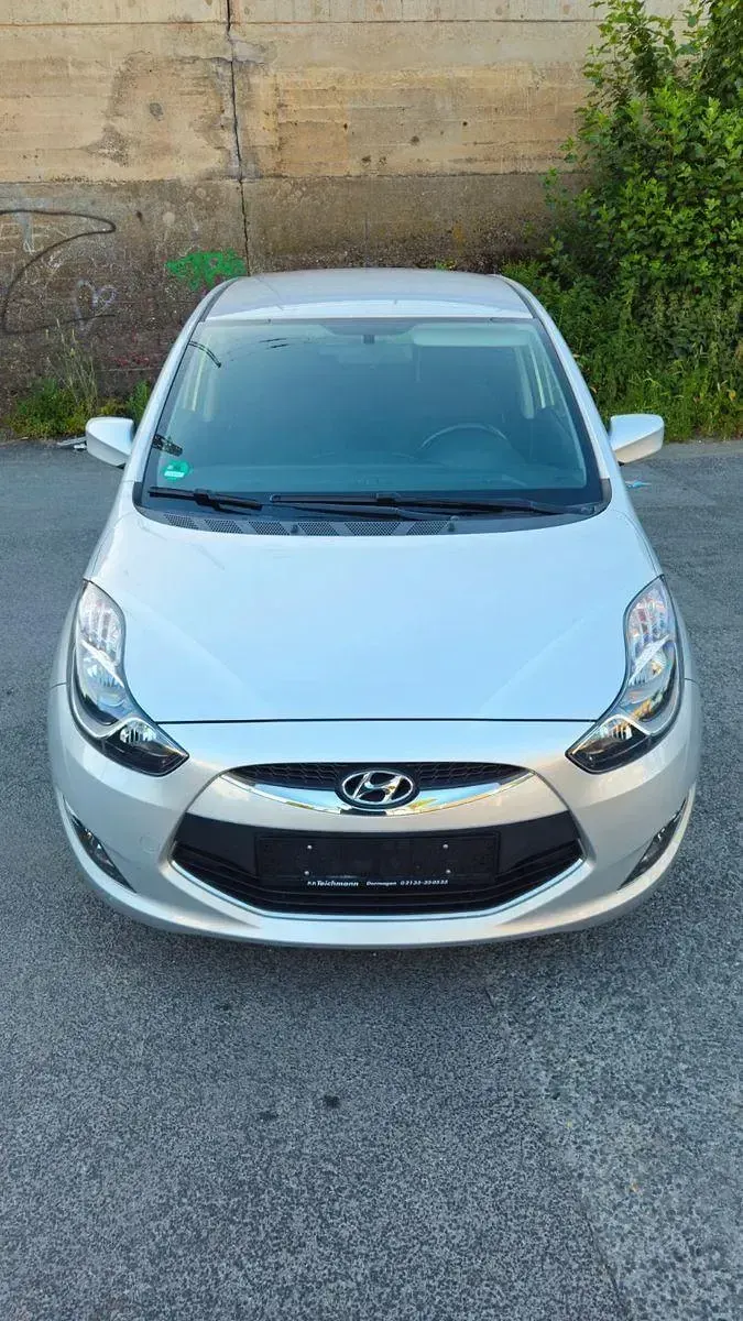 Gebraucht Hyundai ix20 Edition 125 PS (91 kW) 2014 Silber Kleinwagen