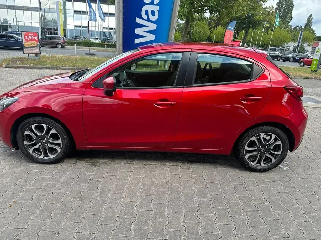 Gebraucht Mazda 2 Center-Line 90 PS (66 kW) 2017 Rot Limousine