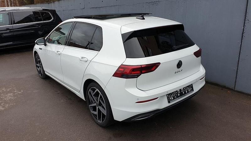 Gebraucht VW Golf VII Style 150 PS (110 kW) 2021 Weiß Kleinwagen