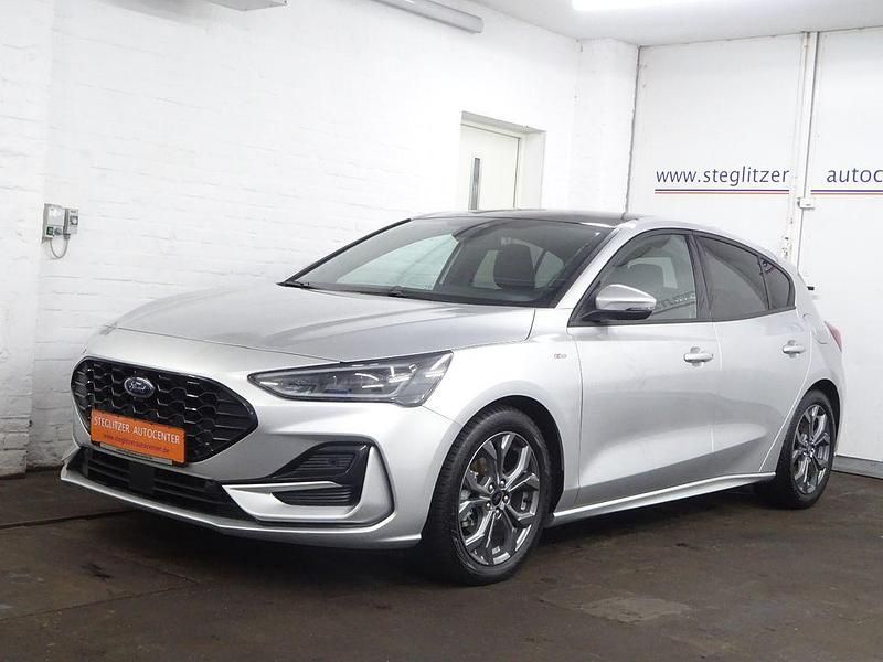 Gebraucht Ford Focus ST-Line X 155 PS (114 kW) 2024 Moondust silber metallic Limousine