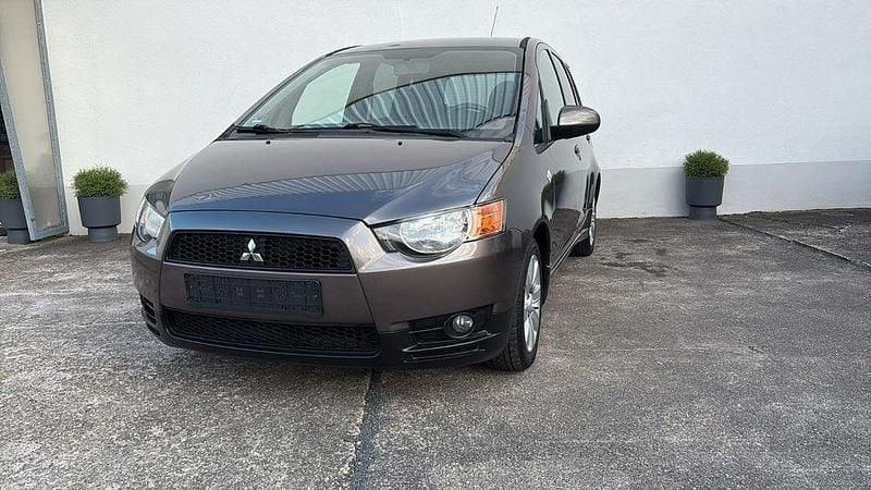 Braun Gebraucht 2012 Mitsubishi Colt Plus Limousine | 4.999 € (Fairer Preis) - Bild 1/4