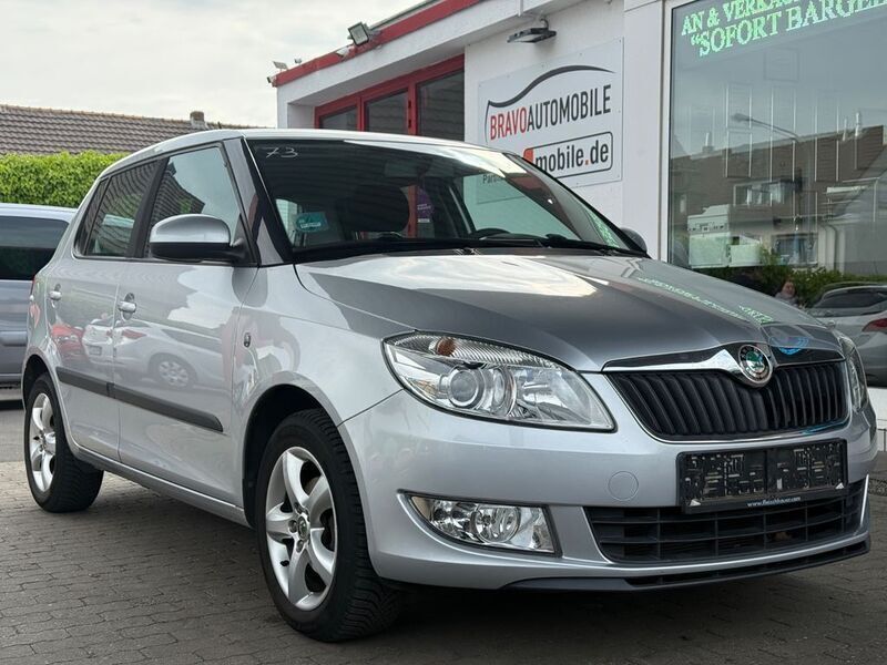 Silber Gebraucht 2011 Skoda Fabia Style Limousine | 4.999 € (Fairer Preis) - Bild 1/4