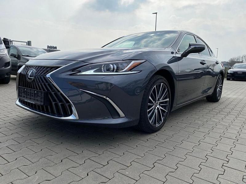 Gebraucht Lexus ES300 178 PS (130 kW) 2023 Sonic grey Limousine