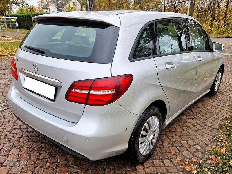 Gebraucht Mercedes B180 122 PS (89 kW) 2016 Silber Van / Kleinbus