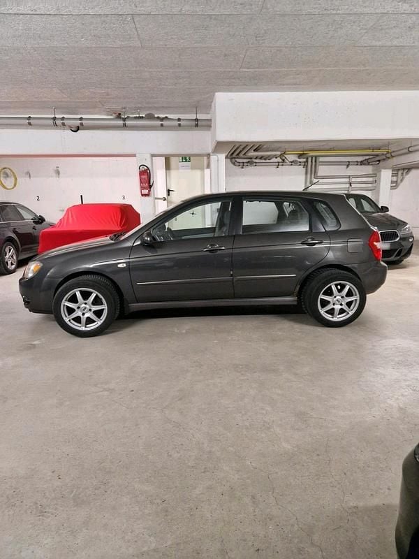 Gebraucht Kia Cerato EX 143 PS (105 kW) 2004 Grau Kombi