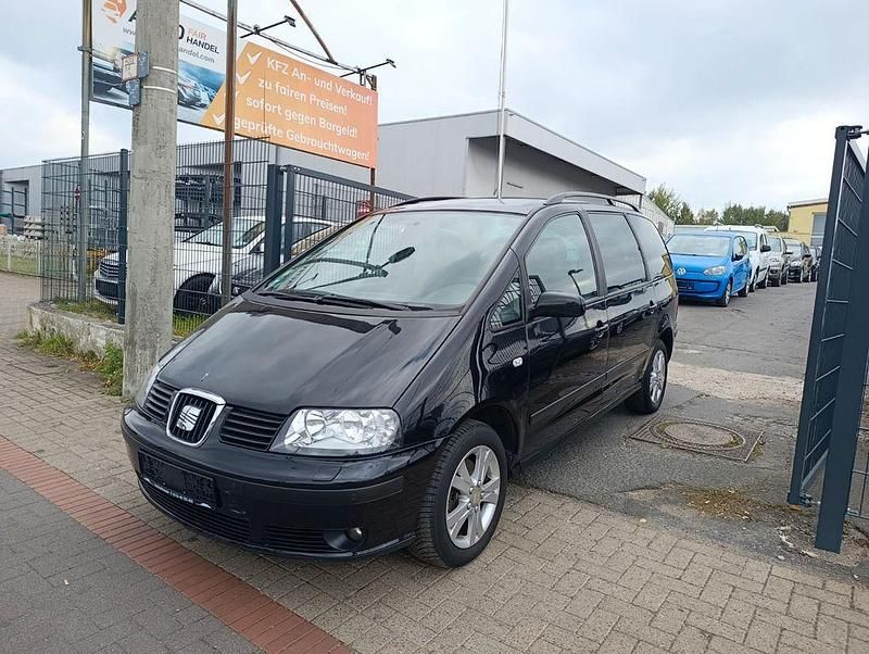 Schwarz Gebraucht 2009 Seat Alhambra Reference Van / Kleinbus | 3.990 € (Guter Preis) - Bild 1/4