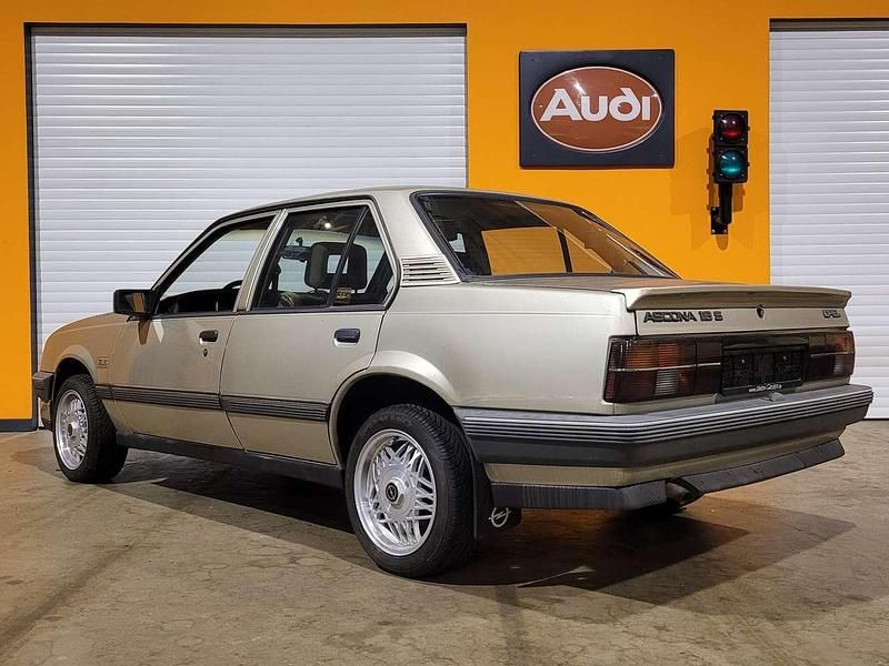 Gebraucht Opel Ascona Exklusiv 84 PS (61 kW) 1988 Bronze Limousine