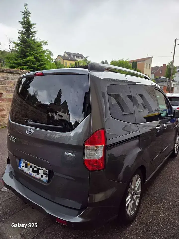 Gebraucht Ford Tourneo Titanium 101 PS (74 kW) 2018 Grau Kombi