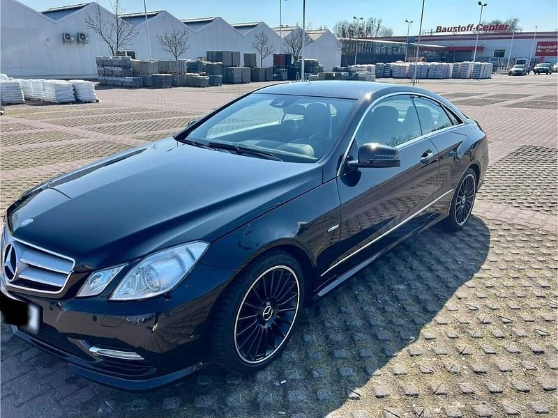 Gebraucht Mercedes E200 184 PS (135 kW) 2012 Schwarz Coupé