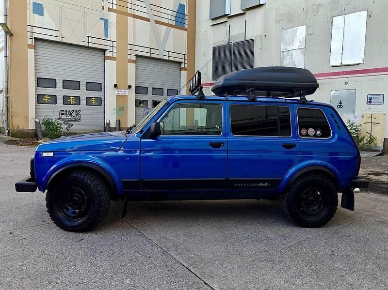 Gebraucht Lada Urban 83 PS (61 kW) 2018 Blau SUV