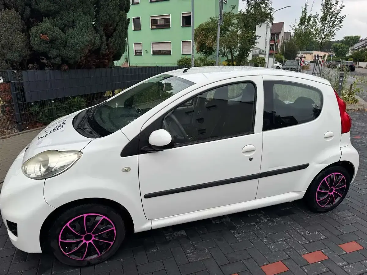 Gebraucht Peugeot 107 Filou 68 PS (50 kW) 2010 Weiß Kleinwagen