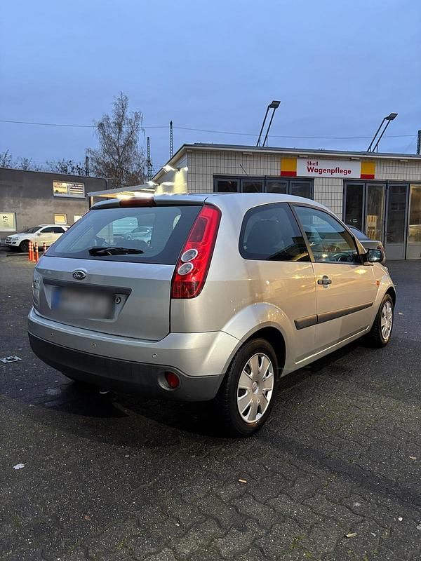 Gebraucht Ford Fiesta 80 PS (58 kW) 2006 Silber Kleinwagen